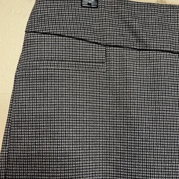 Flattering Houndstooth Slacks - Picture 2 of 4